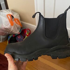 Black Blundstone Chelsea Boots